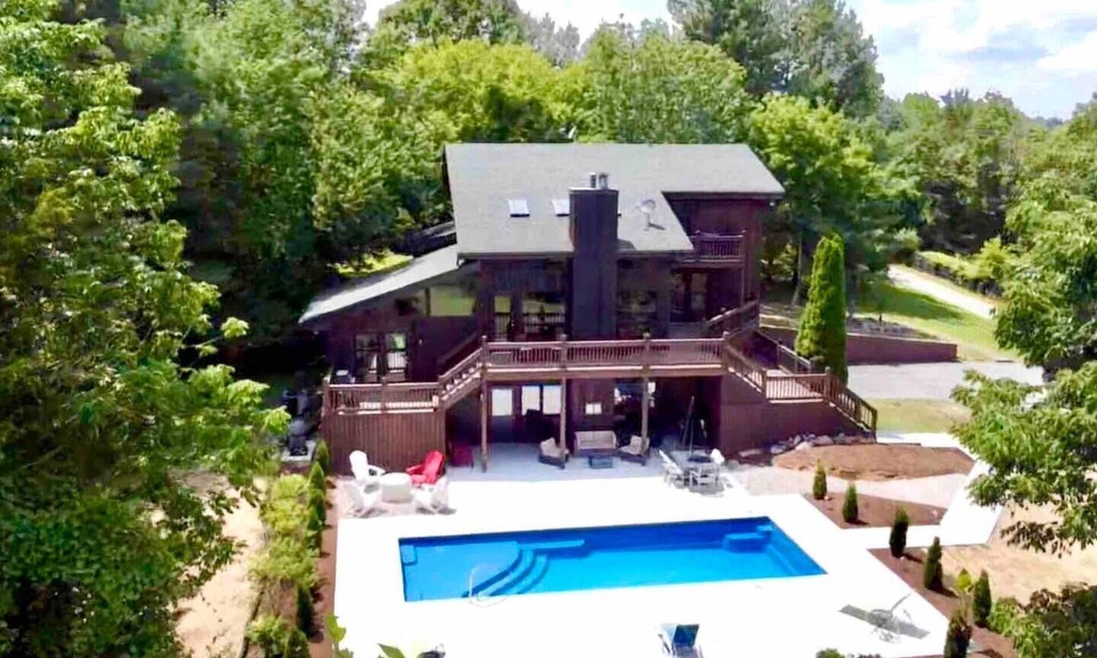 Buechel House | Bourbon Country Lodge 5 Acre Resort Pool+Hot Tub