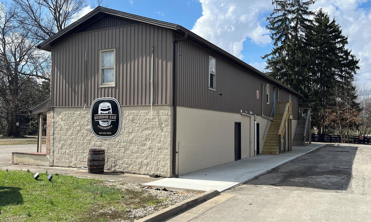 Bardstown Apartment | Bourbon Oak Loft - Spacious 2 bedroom, in the heart of the Bourbon Trail.