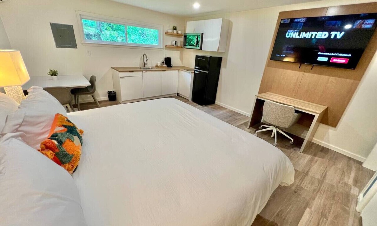 Starkville Bed & Breakfast | Boutique Hotel - 2 Bedroom Suite with Kitchen
