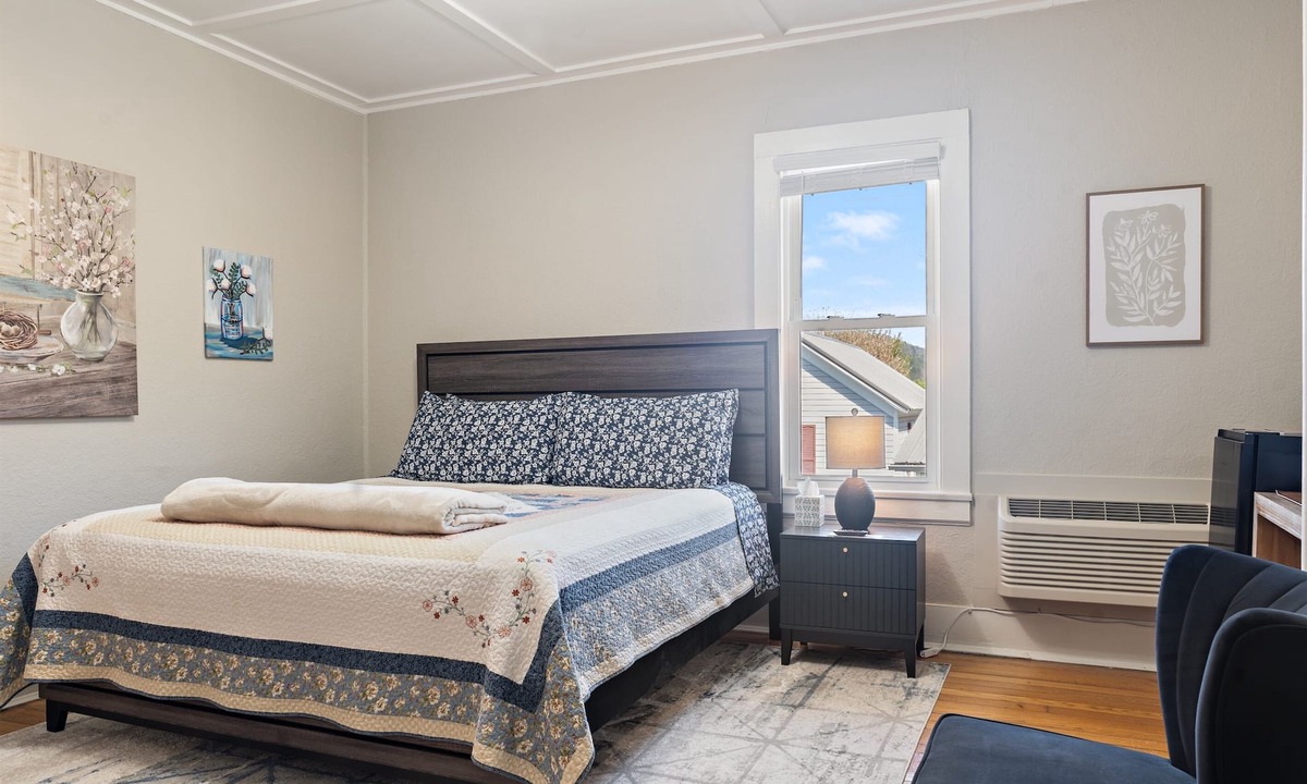 Tellico Plains Hotel | Boutique Inn, The Byrum Room 3B, Minutes from The Cherohala Skyway