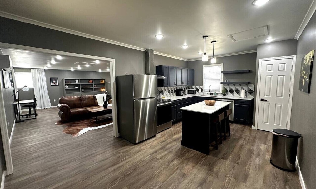 Turner Park Apartment | Brady - Industrial Man Cave