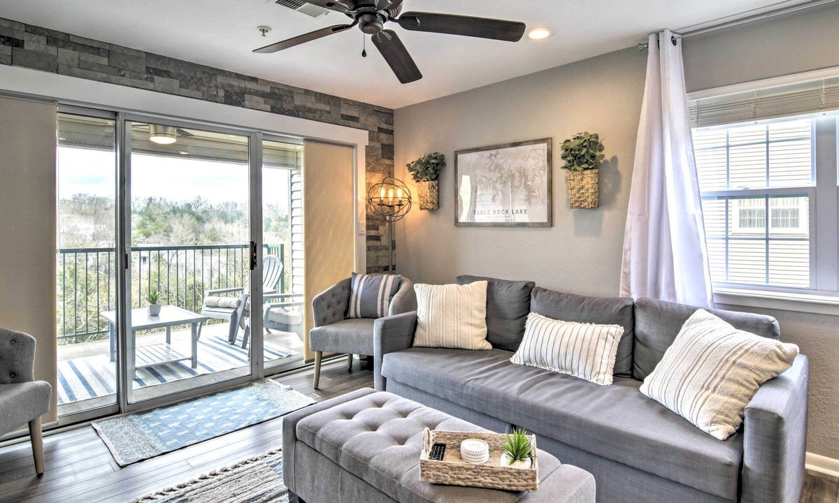 Branson Apartment | Branson Retreat w/Balcony & 18-hole Golf Course!