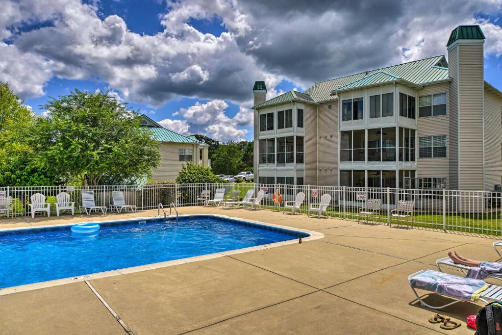 Table Rock Apartment | Branson Vacation Rental with Pools and Hot Tub!
