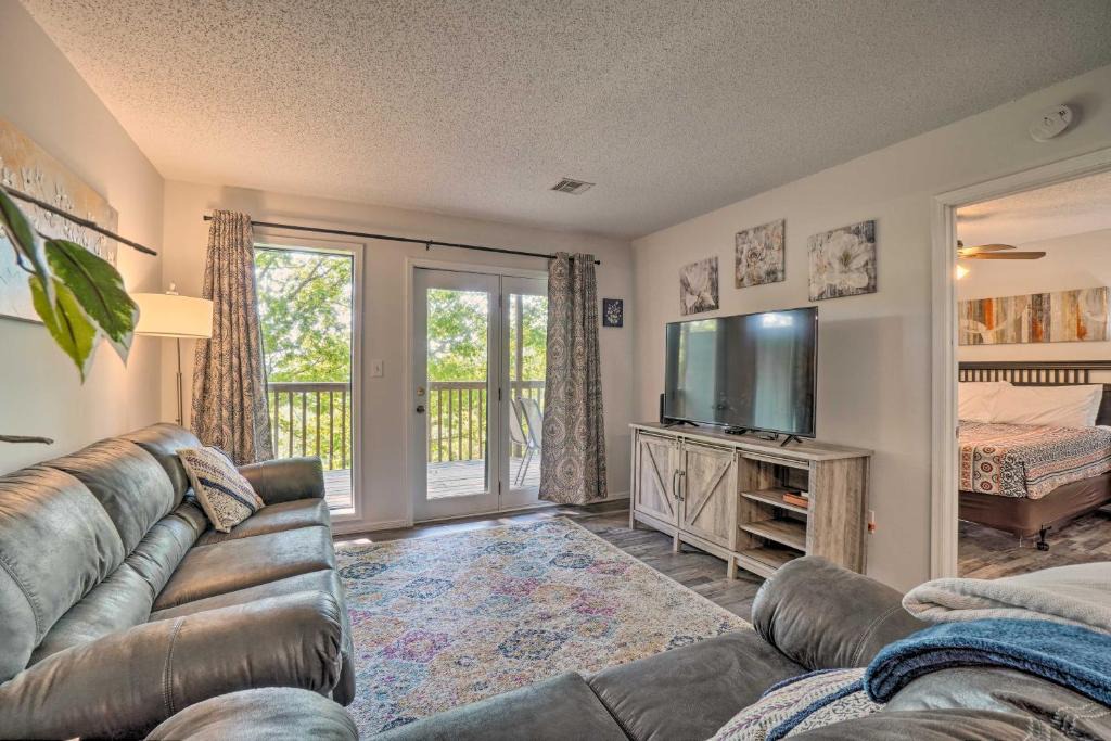 Notch Estates Apartment | Branson West Condo - 2 Mi to Silver Dollar City