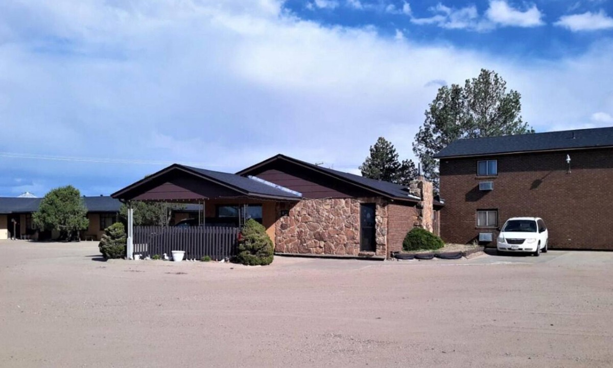 Cheyenne Wells House | Breath of Fresh Air! 2 Convenient Units, Pets Allowed, Free Parking