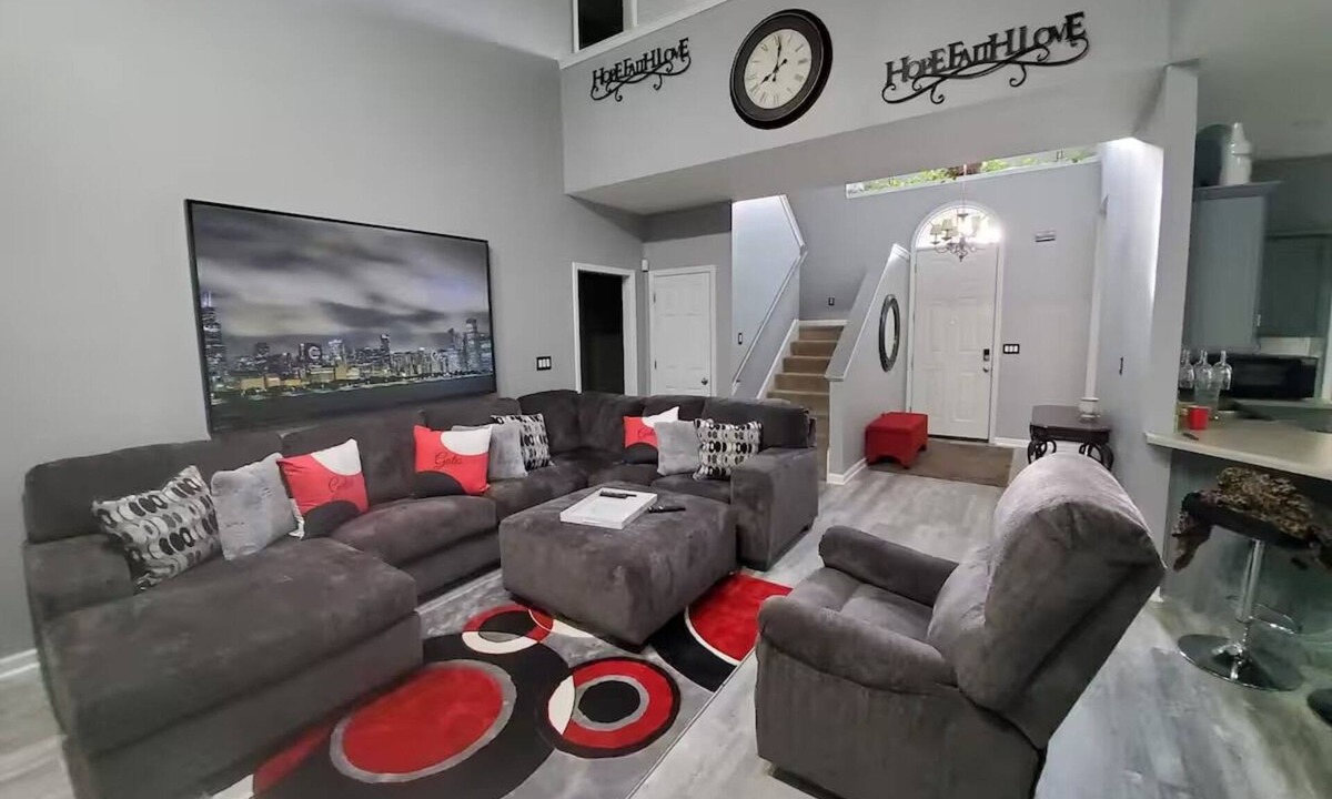 Cordova House | Breathtaking Modern Home: Shelby Farm Greenline