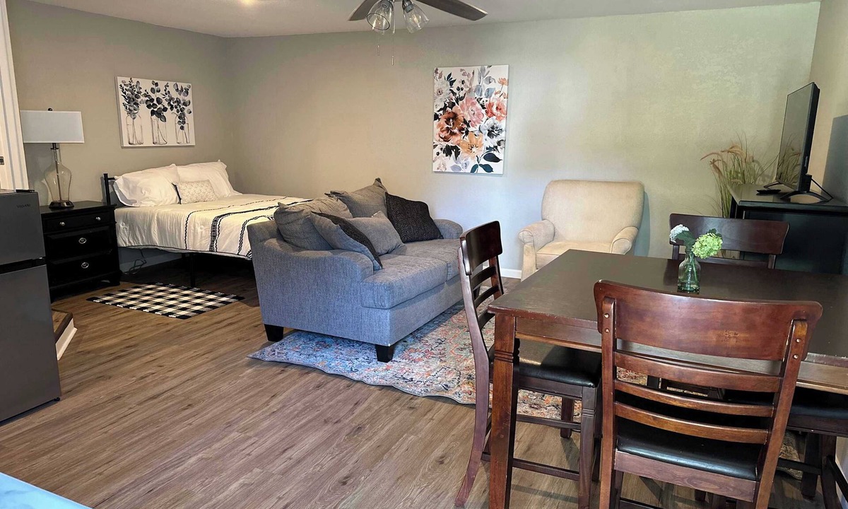 Gilmer Apartment | Buckeye Retreat