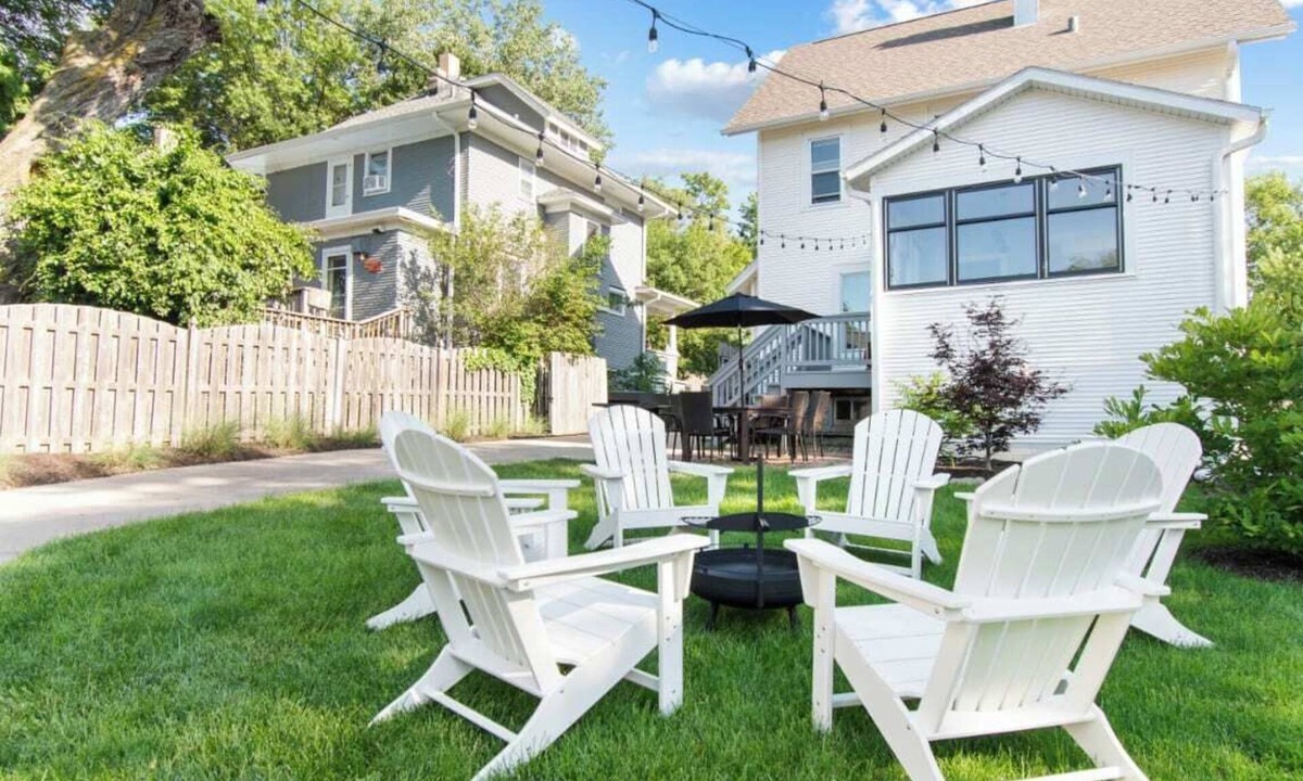 Dundee-Happy Hollow Historic District House | Buffet's Neighborhood | Dundee | Home Gym, Fire-Pit, S'mores!