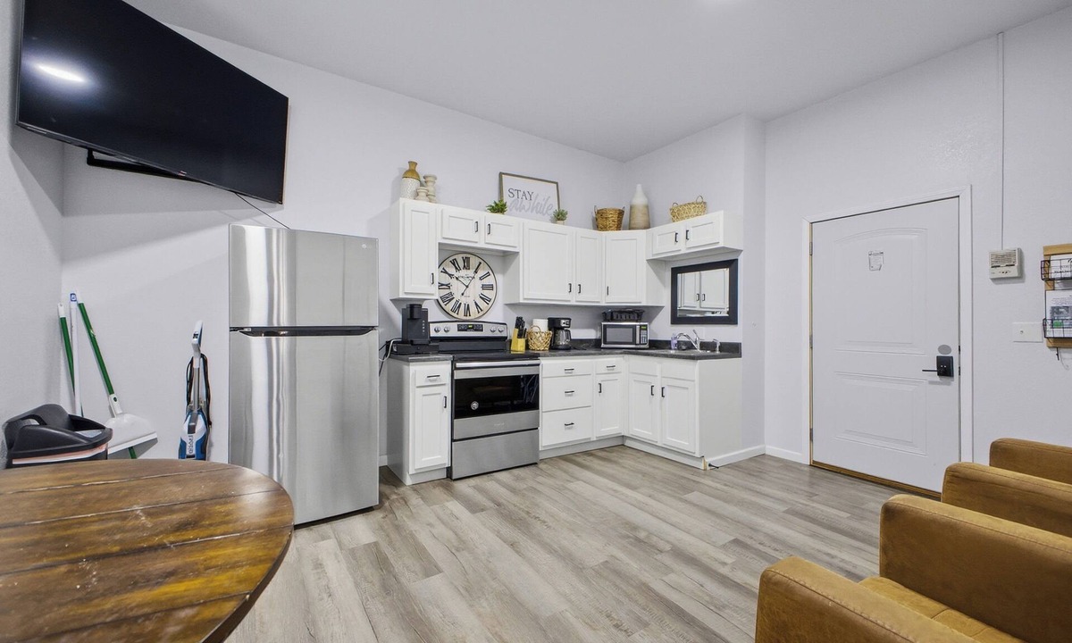 Maryville Apartment | Bunkhouse on the Square (Pet Friendly, NO STEPS)