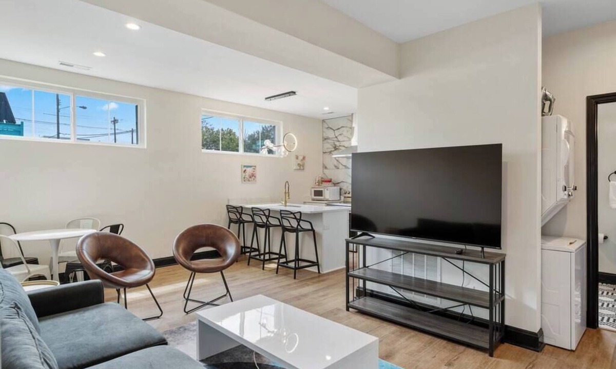 Butchertown House | Butchertown! New Modern Long Term 2Br/1BA Apt 1 Fl