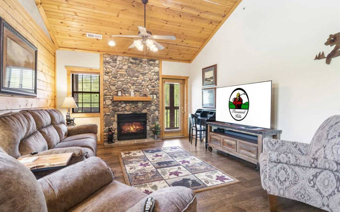 Branson Theater District Cabin | Cabin ∙ 2 bedrooms ∙ 4 guests