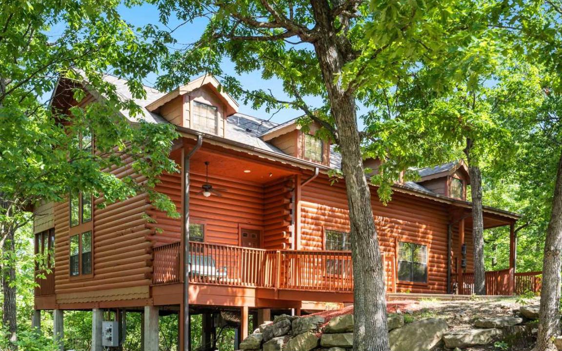 Branson Theater District Cabin | Cabin ∙ 3 bedrooms ∙ 8 guests
