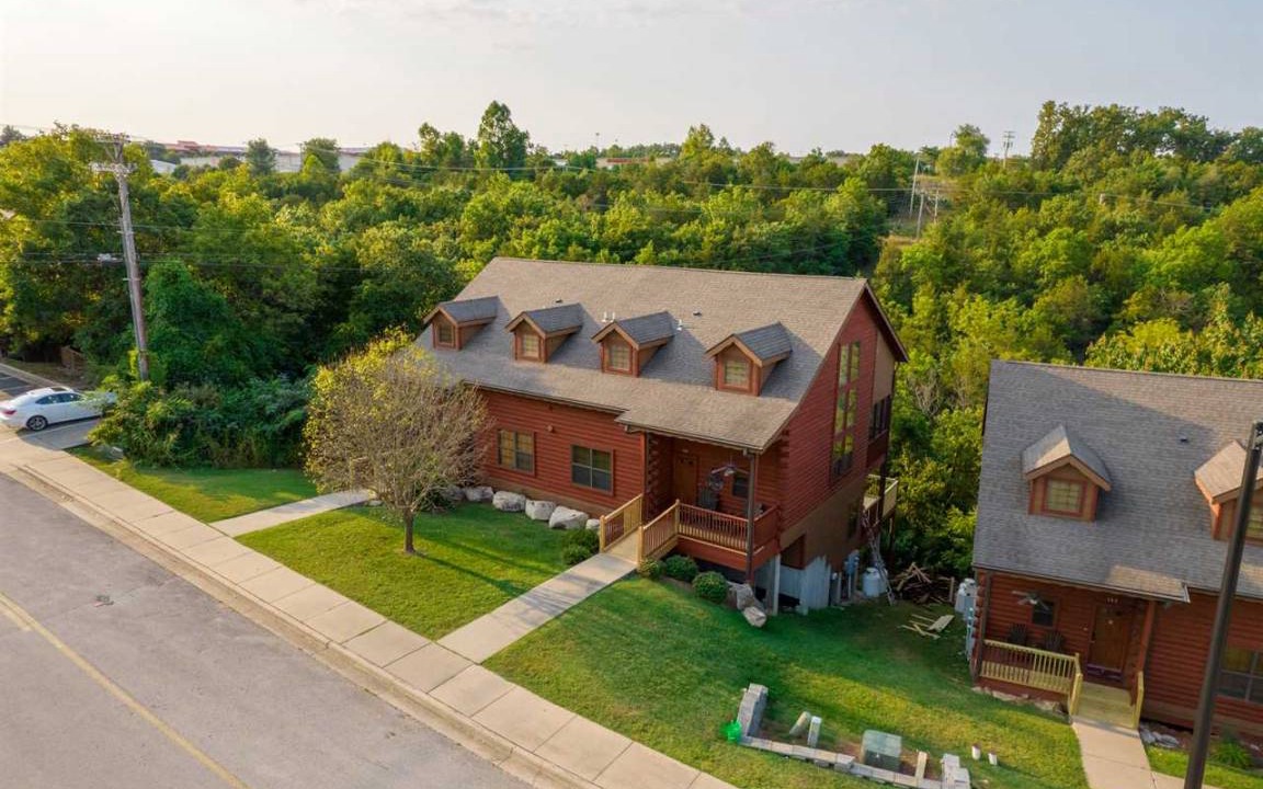 Branson Theater District Cabin | Cabin ∙ 4 bedrooms ∙ 10 guests