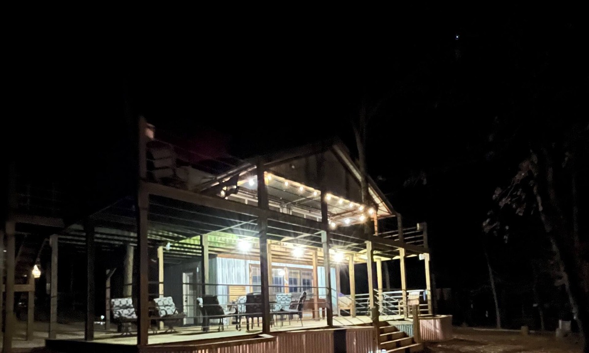 Vian Cabin | Cabin 1, AKA The Treehouse 1 bedroom and a loft. 2 bathrooms. Sleeps 5