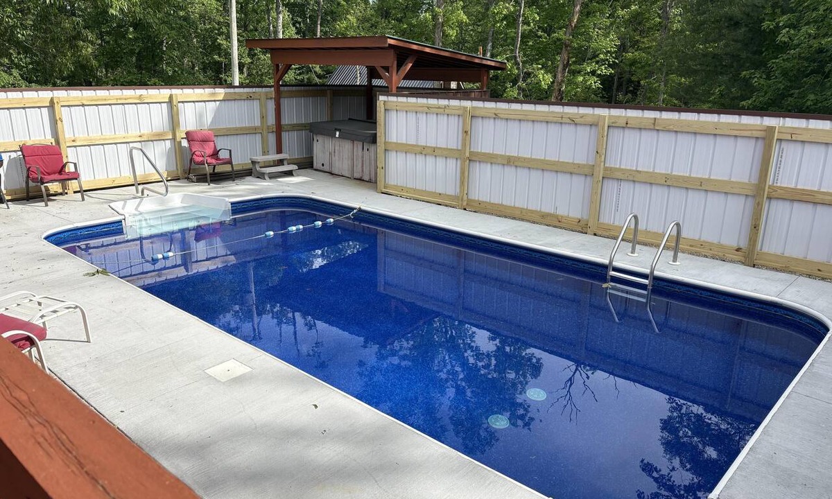 Rogers Cabin | Cabin with a pool, hot tub, in Red River Gorge/Natural Bridge State Park area