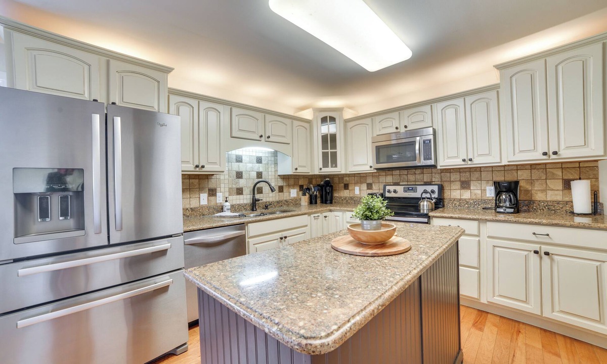 Cadiz Cottage | Cadiz Abode w/Decks, Fire Pit, & Lake Access