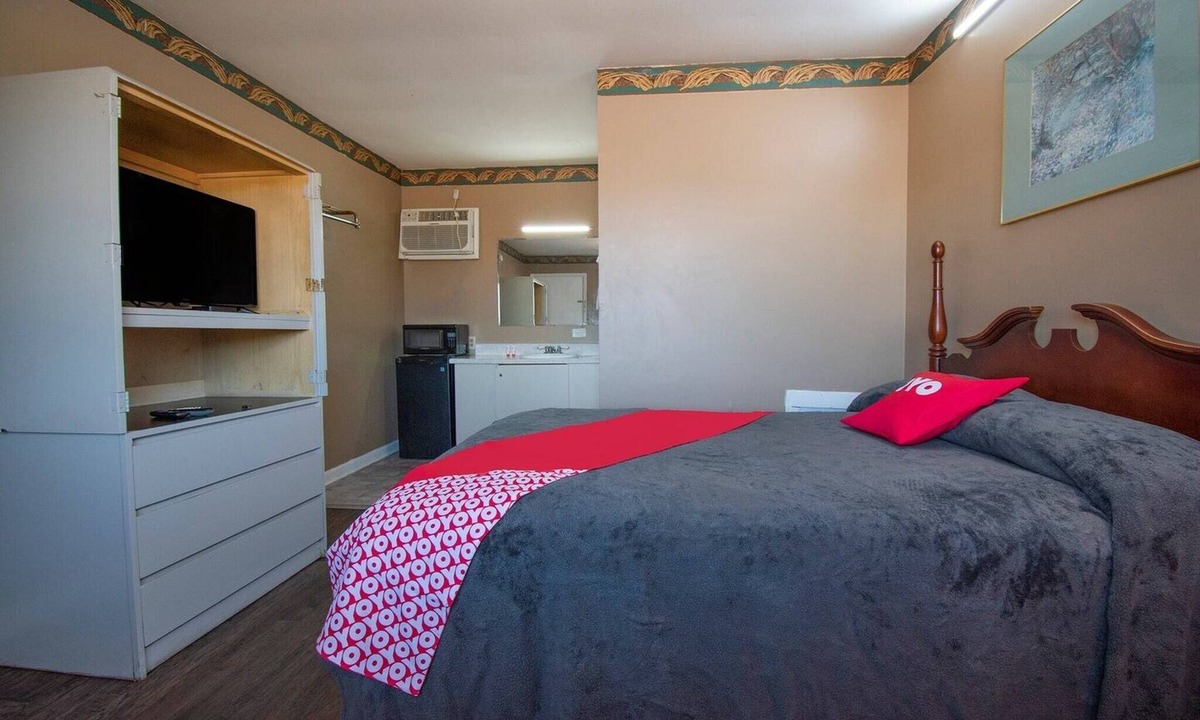 Calhoun Apartment | Calhoun GA|King Bed|Smoking