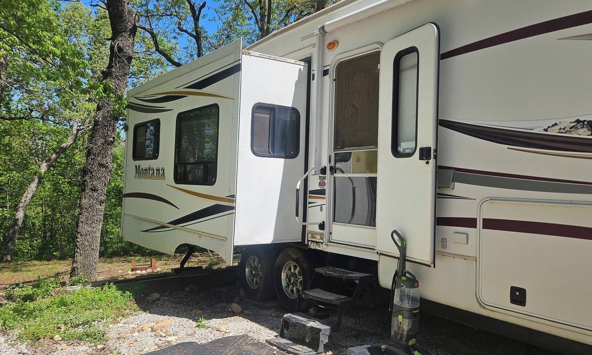 Eudora RV Rental | Camper 3 just 1.5 miles from Stockton Lake High point boat ramp. At Fair Play MO
