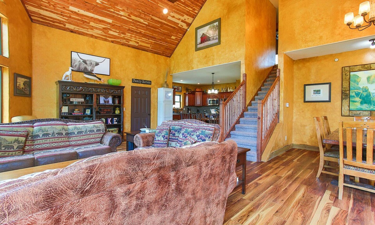 Branson Cabin | Can't miss 10-Bedroom Lakefront Lodge