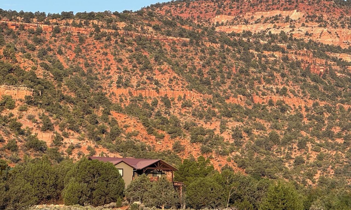 Kanab House | Canyon Views from Every Room! 3-Acre Lot 4-BR, 3-BA