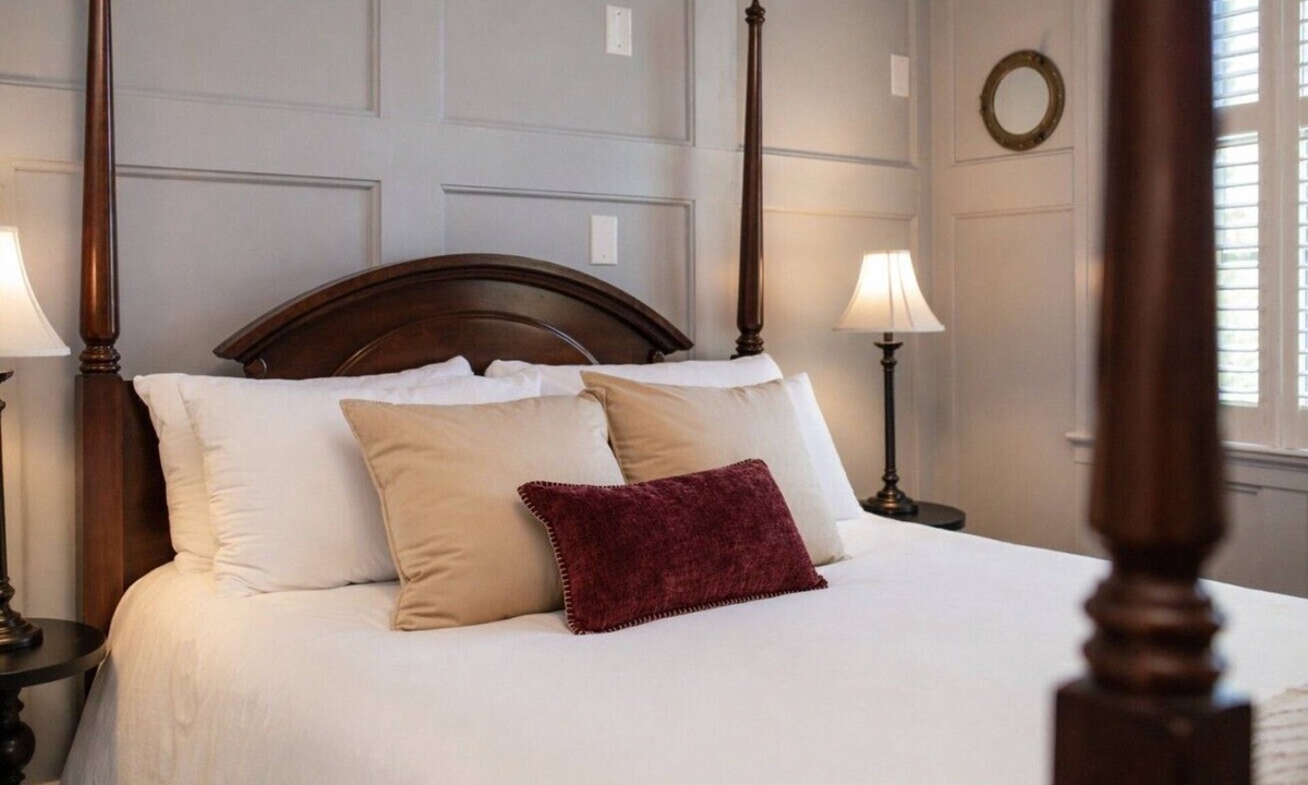 Edenton Bed & Breakfast | Captain’s Quarters Inn Downtown Edenton Queen Bed 2nd Floor
