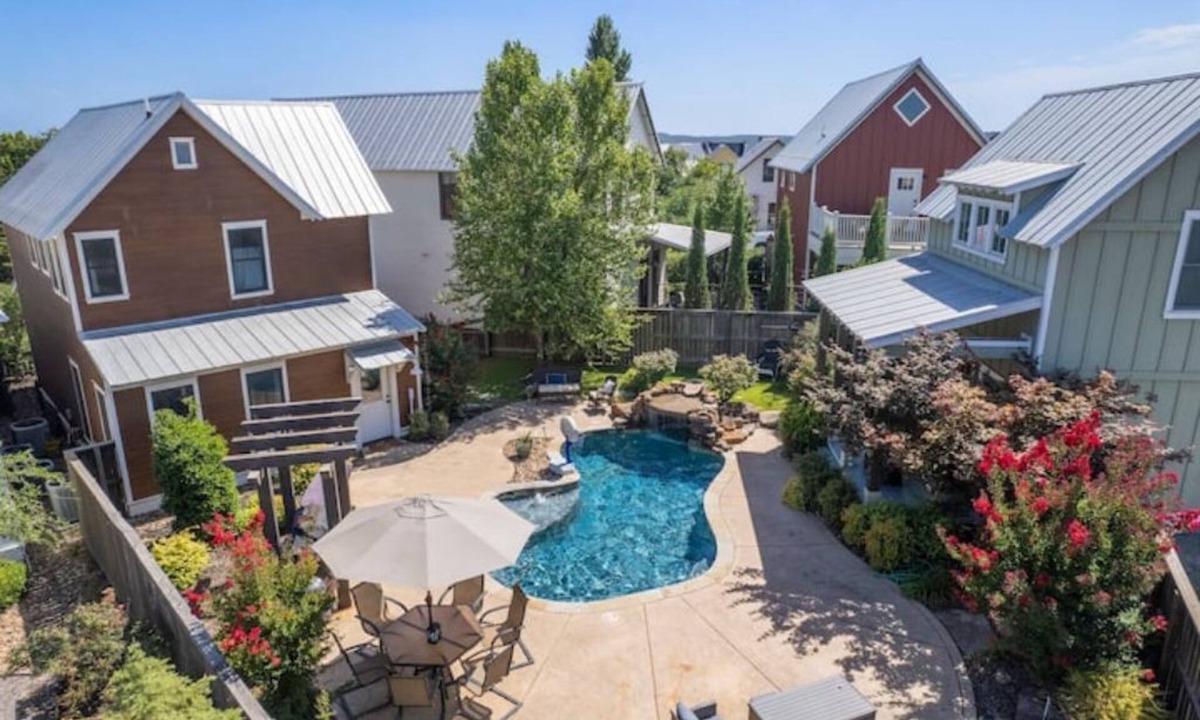 Eufaula House | Carlton Landing Home with Guest House & Private Pool
