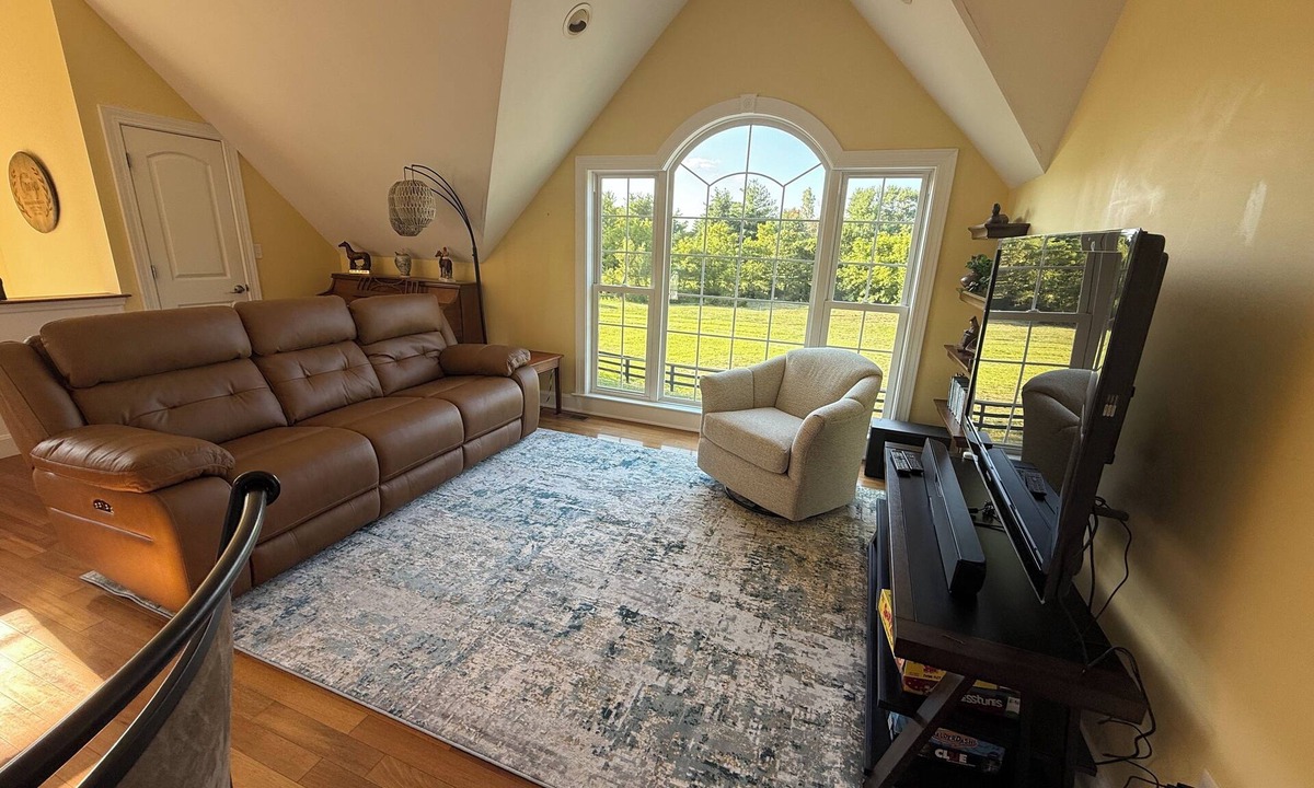 Simpsonville Cottage | Carriage House Cottage on horse farm.