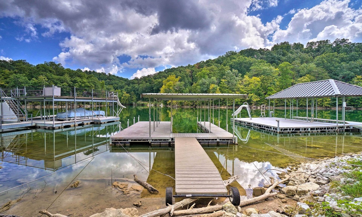 Caryville Cottage | Caryville Home w/Dock, Steps to Norris Lake!