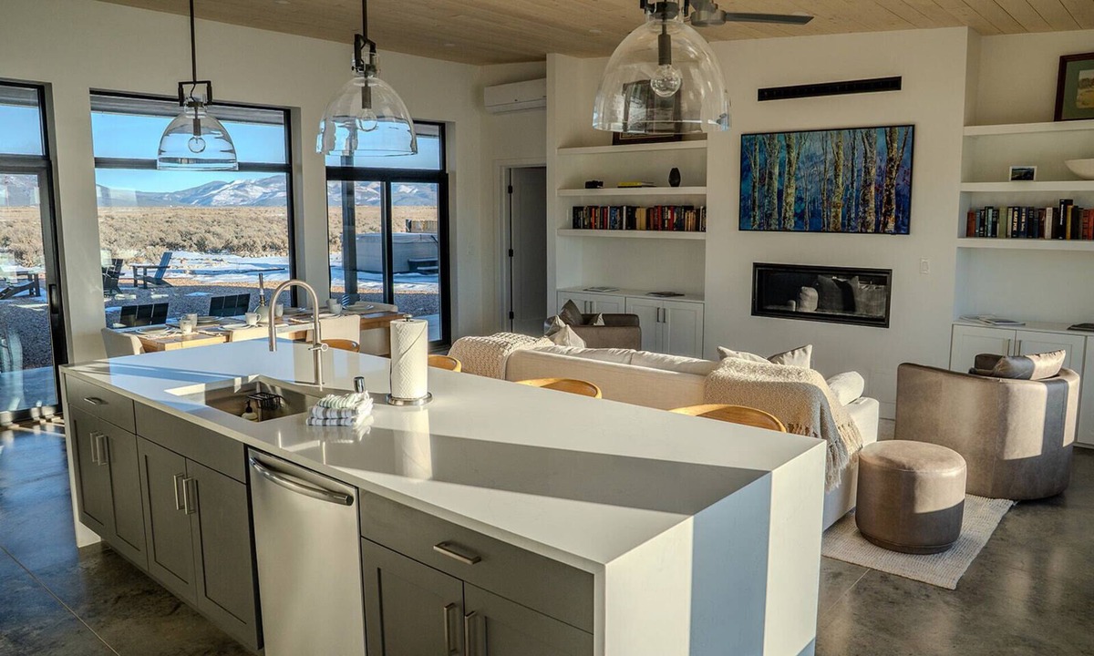 El Prado House | Casa de Luz - Privacy and views beyond belief with hot tub and Sauna