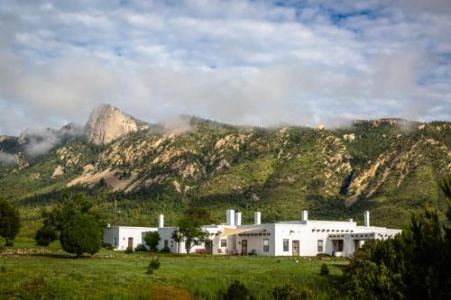 Cimarron Hotel | Casa del Gavilan Historic Inn