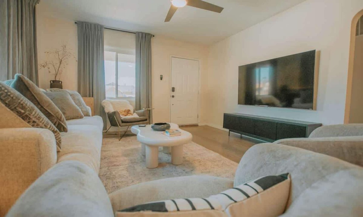 Albuquerque House | Casa Urbana+Hot Tub+Pet Friendly+No Pet Fee!