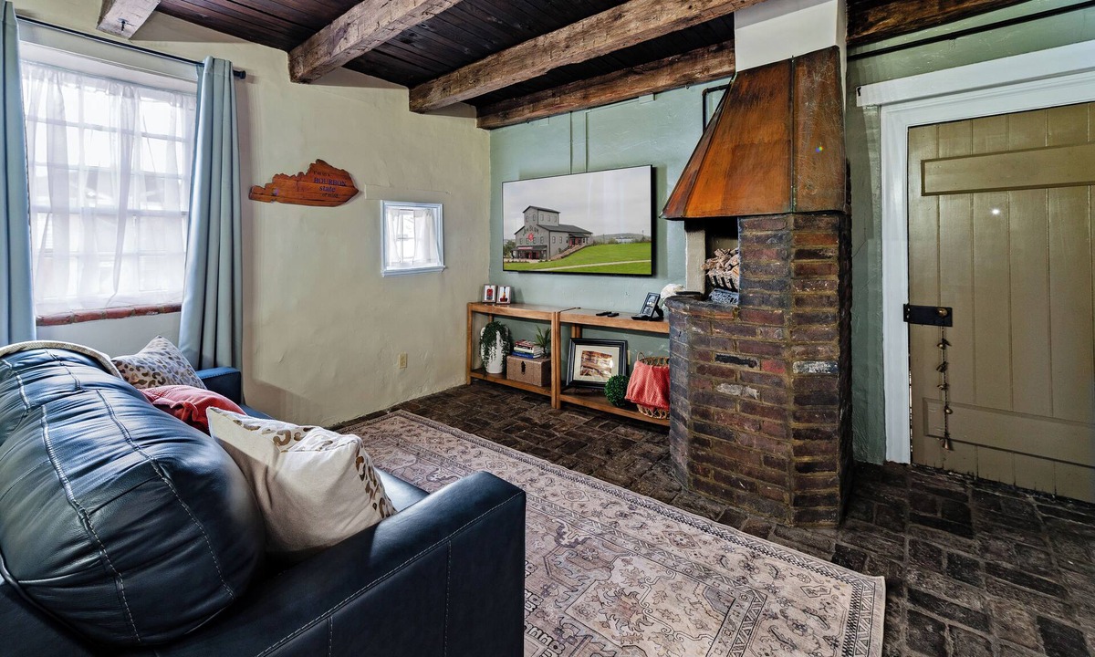 Bardstown Cottage | Celebrate 250 Years & Time Capsule opening Downtown!