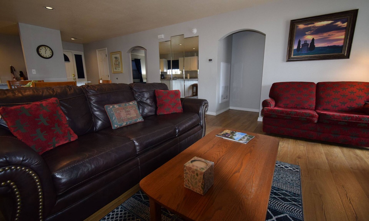 Branson Condo | Center of Town-The Greens at Thousand Hills-2 Comfy Kings-Netflix-PS4-Updated