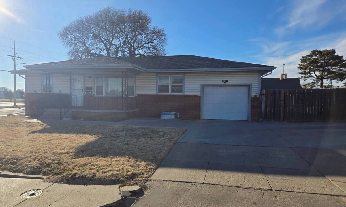 Hays House | Centrally Located Basement Apartment