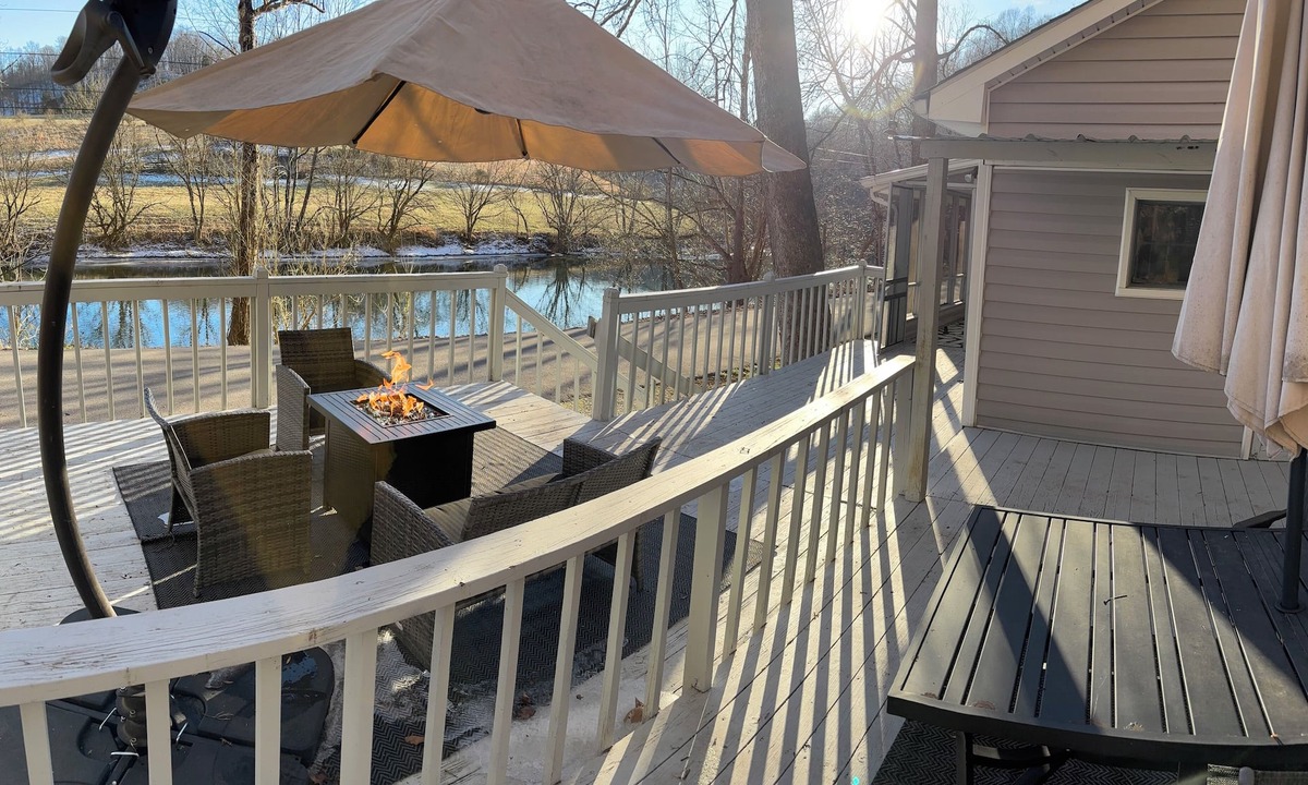 Lynn Garden Cabin | Charming 1-Bedroom, 1-bunk room, fishing in Gate City with Central Air, WiFi