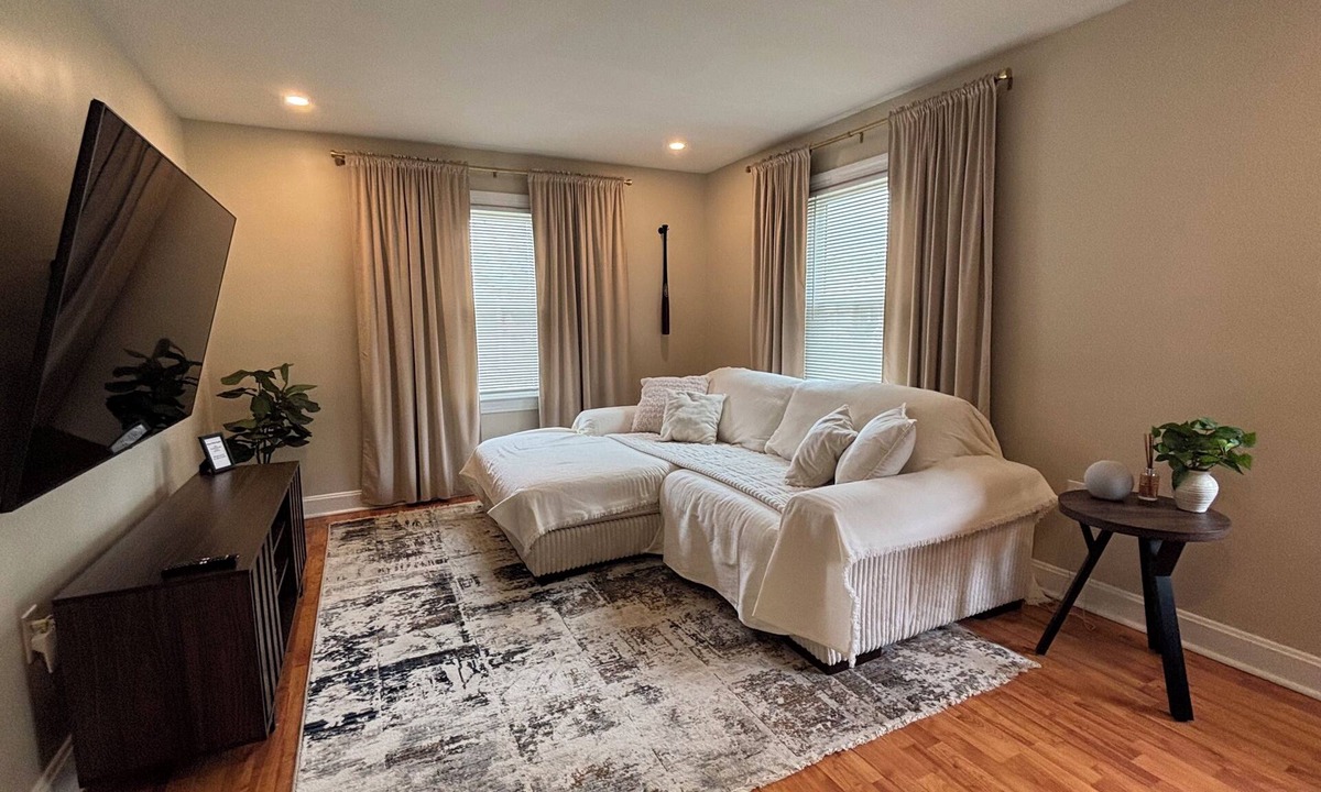 New Albany House | Charming 2-bedroom house with AC in New Albany