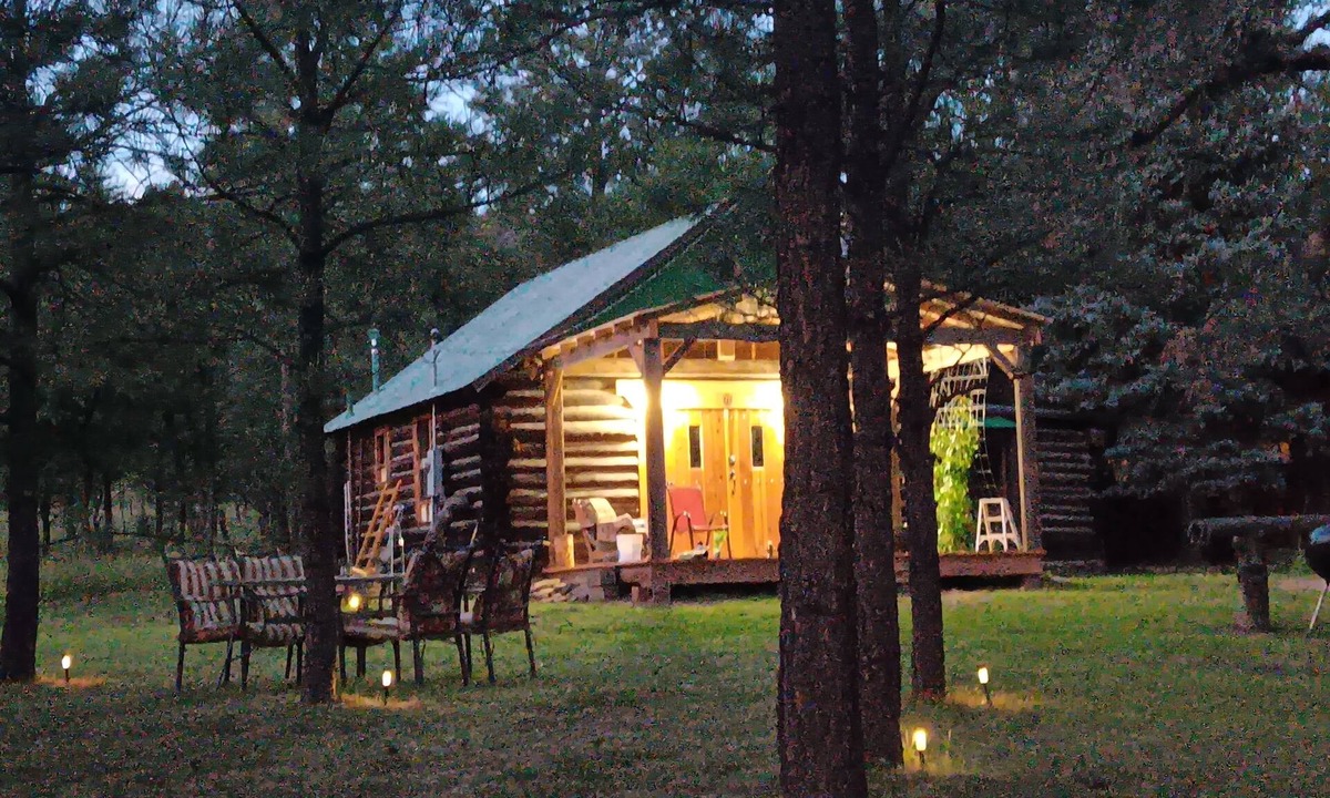 Blue Cabin | Charming 3-bedroom cabin with WiFi, AC in serene Luna on 150 acres of private