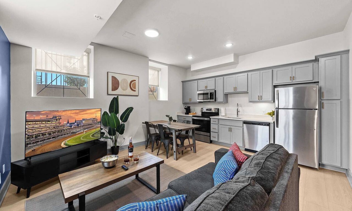 Downtown Louisville Apartment | Charming apartment close to Louisville Hospitals!