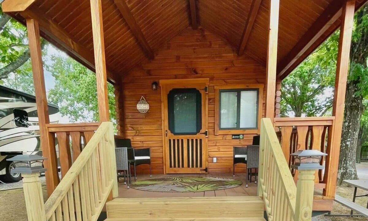 Jonesville Cabin | Charming Cabin near Ark Encounter with Loft