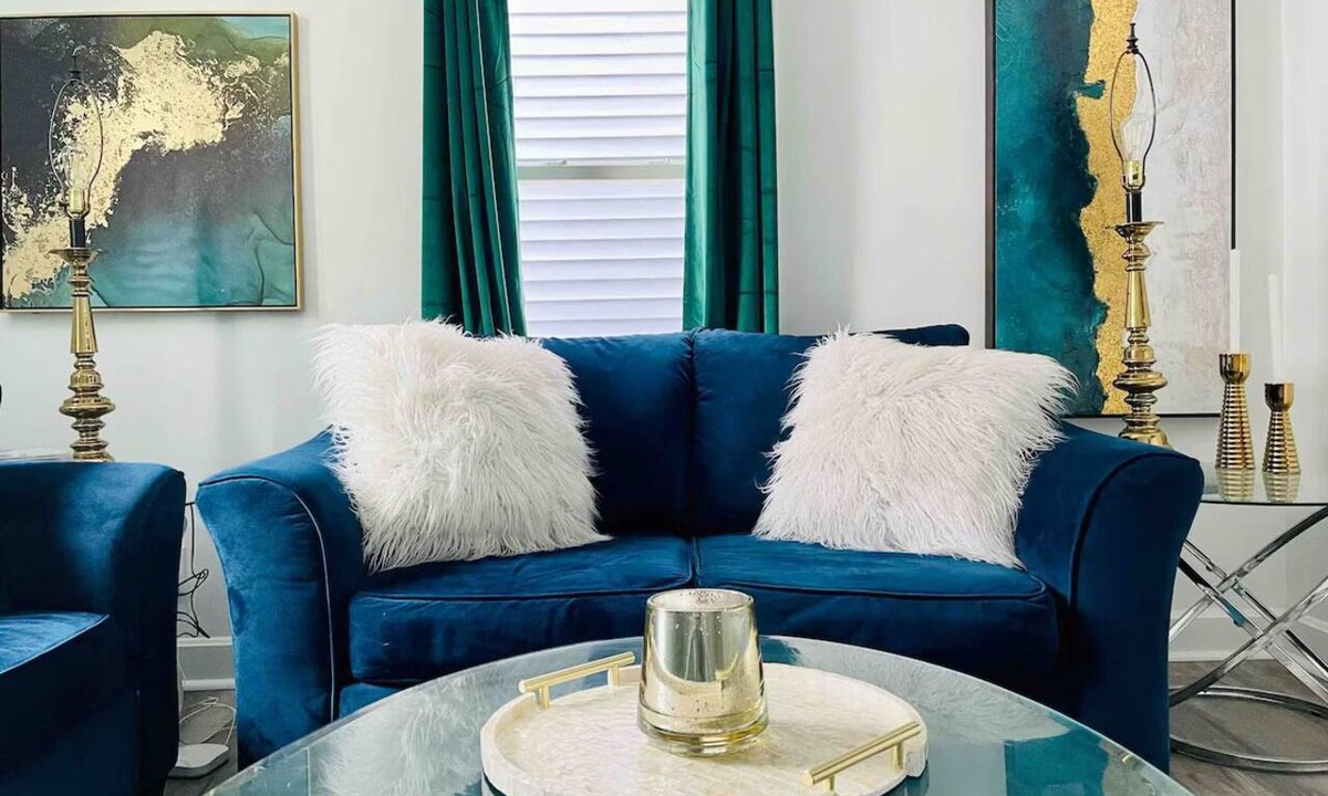 Evansville Apartment | Charming & Centrally Located 1 Bedroom Apt/KING BED