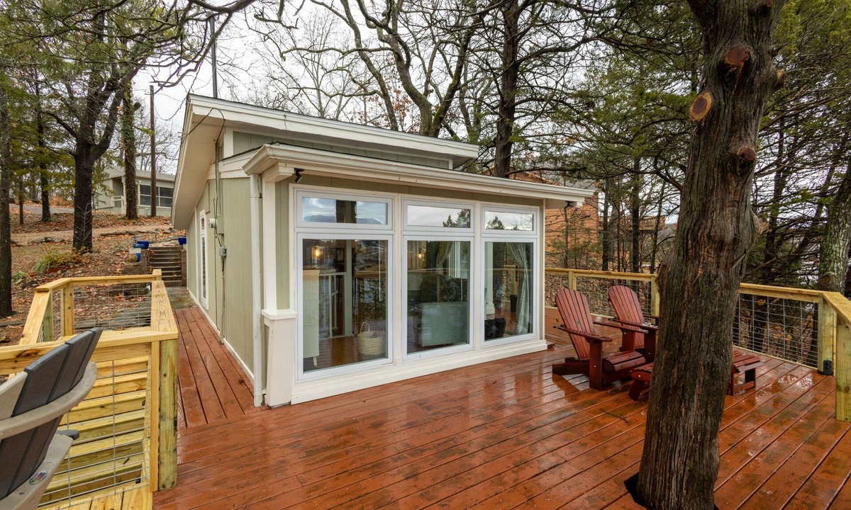 Shell Knob Cottage | Charming Cottage-Romantic-Table Rock Lake Views-Silver Dollar City-Hot Tub-WiFi