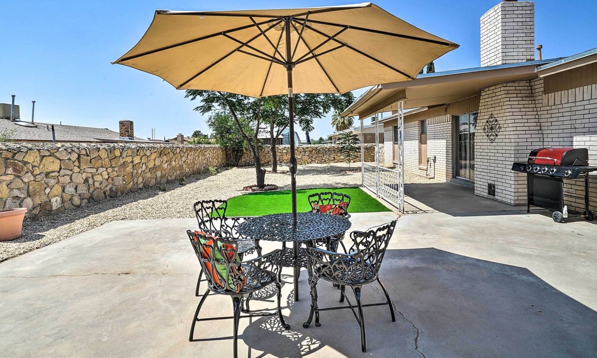 Biggs Field House | Charming El Paso Escape, 13 Mi to Downtown!