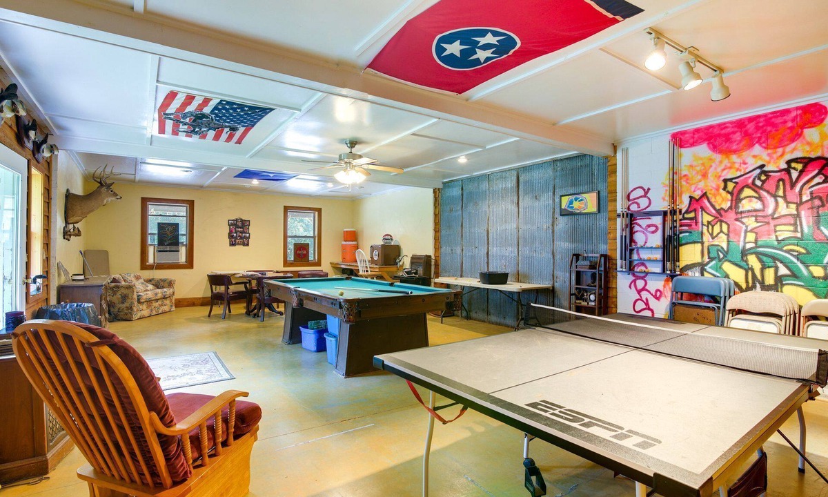 Fruitvale House | Charming Farm Retreat w/Game Room & Fire Pit