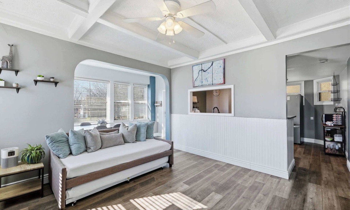 Beechmont House | Charming Historic Foursquare Home | 4BR | Backyard