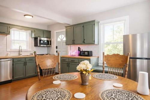 Schnitzelburg House | Charming home near Churchill Ds and Expo Center