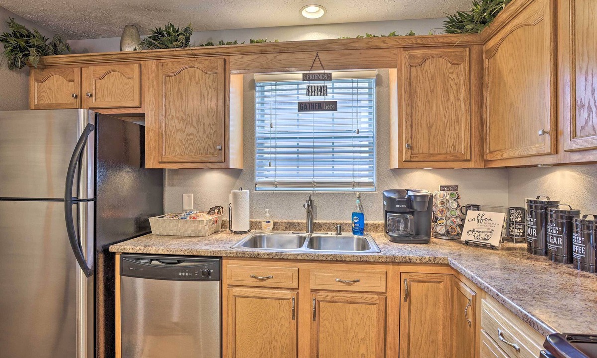McArdle Condo | Charming Omaha Condo - 13 Miles to Downtown!