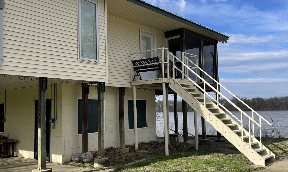 Evansville Cottage | Charming Riverview Cottage with AC in Evansville