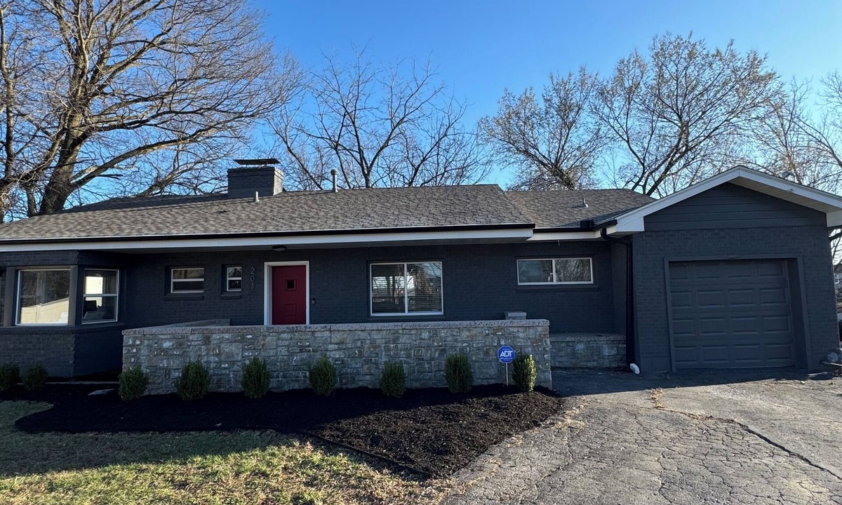 Gladstone House | Charming two-bed home in Gladstone 15 minutes from Arrowhead and airport