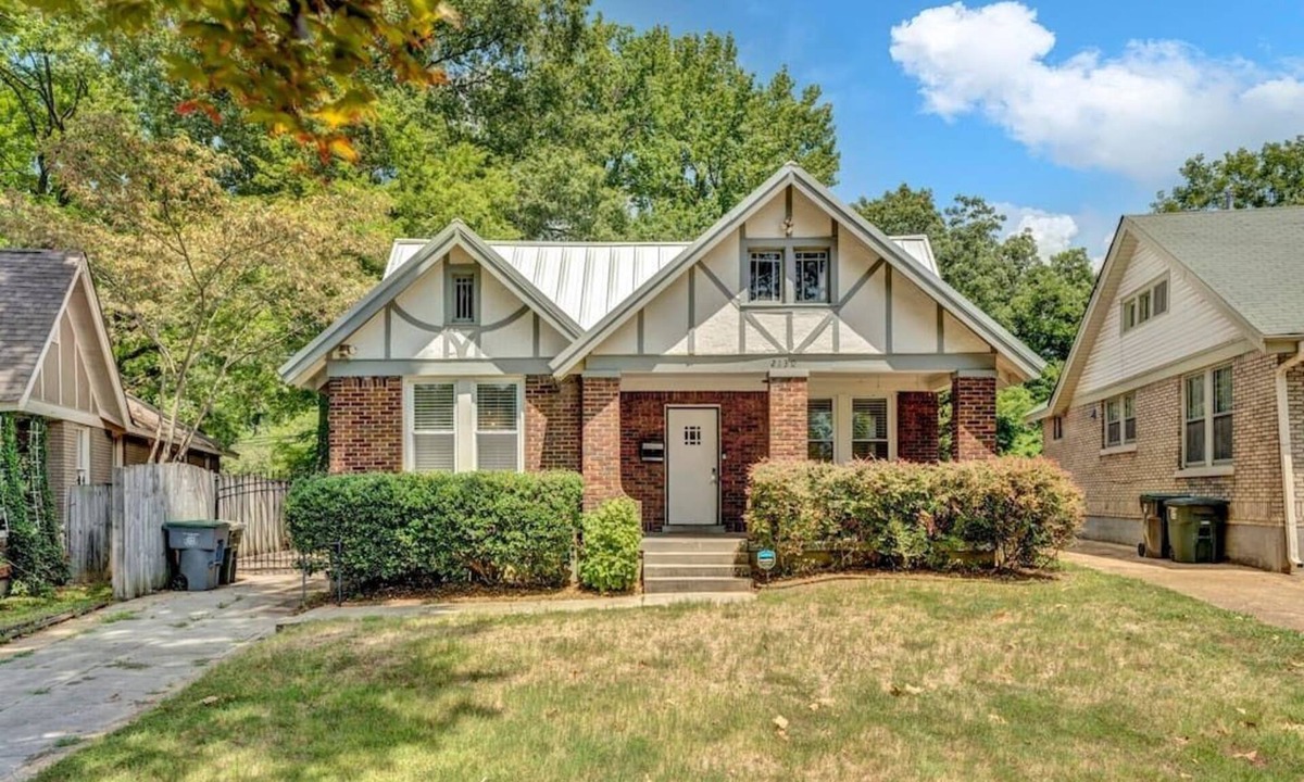 Vollintine-Evergreen House | Cheerful midtown home with 2 bedrooms and 1 bath