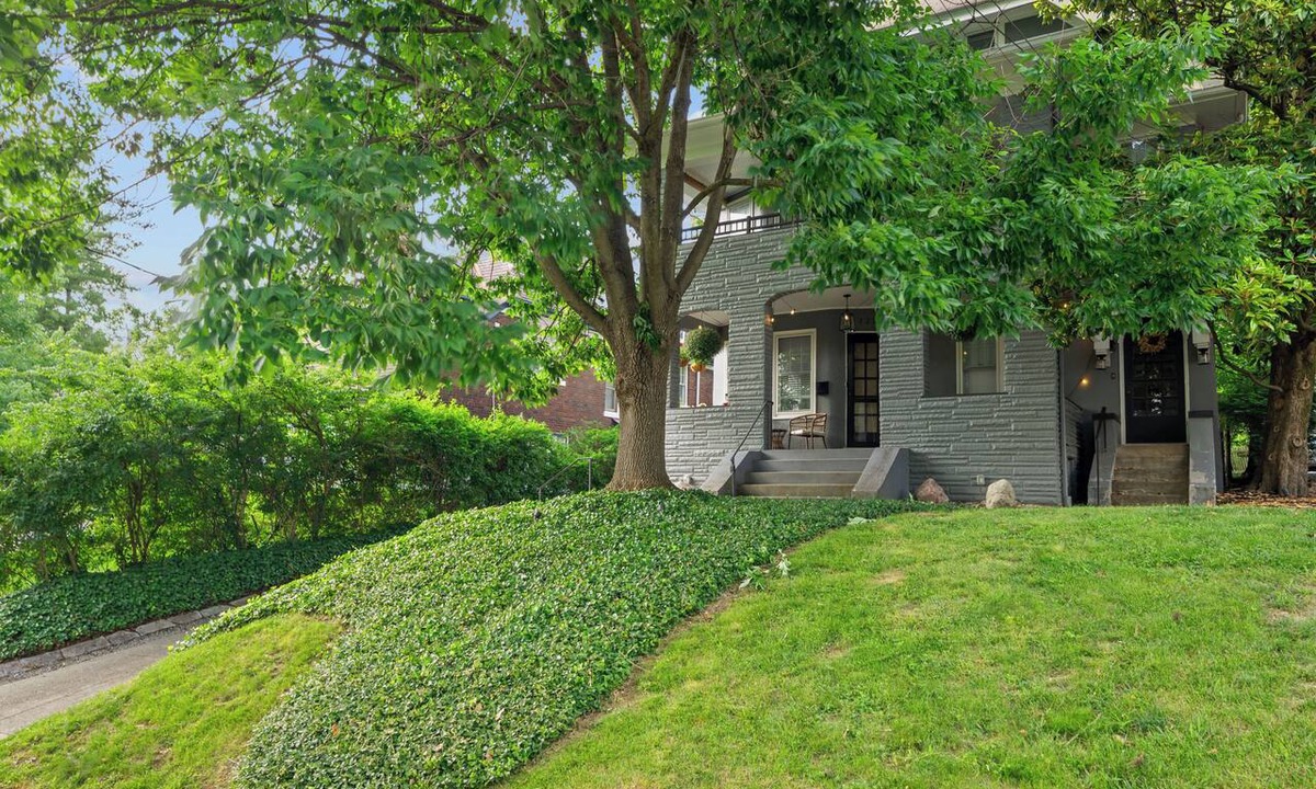 Hyde Park Apartment | Cincinnati Apartment: 1 Mi to Hyde Park Square!